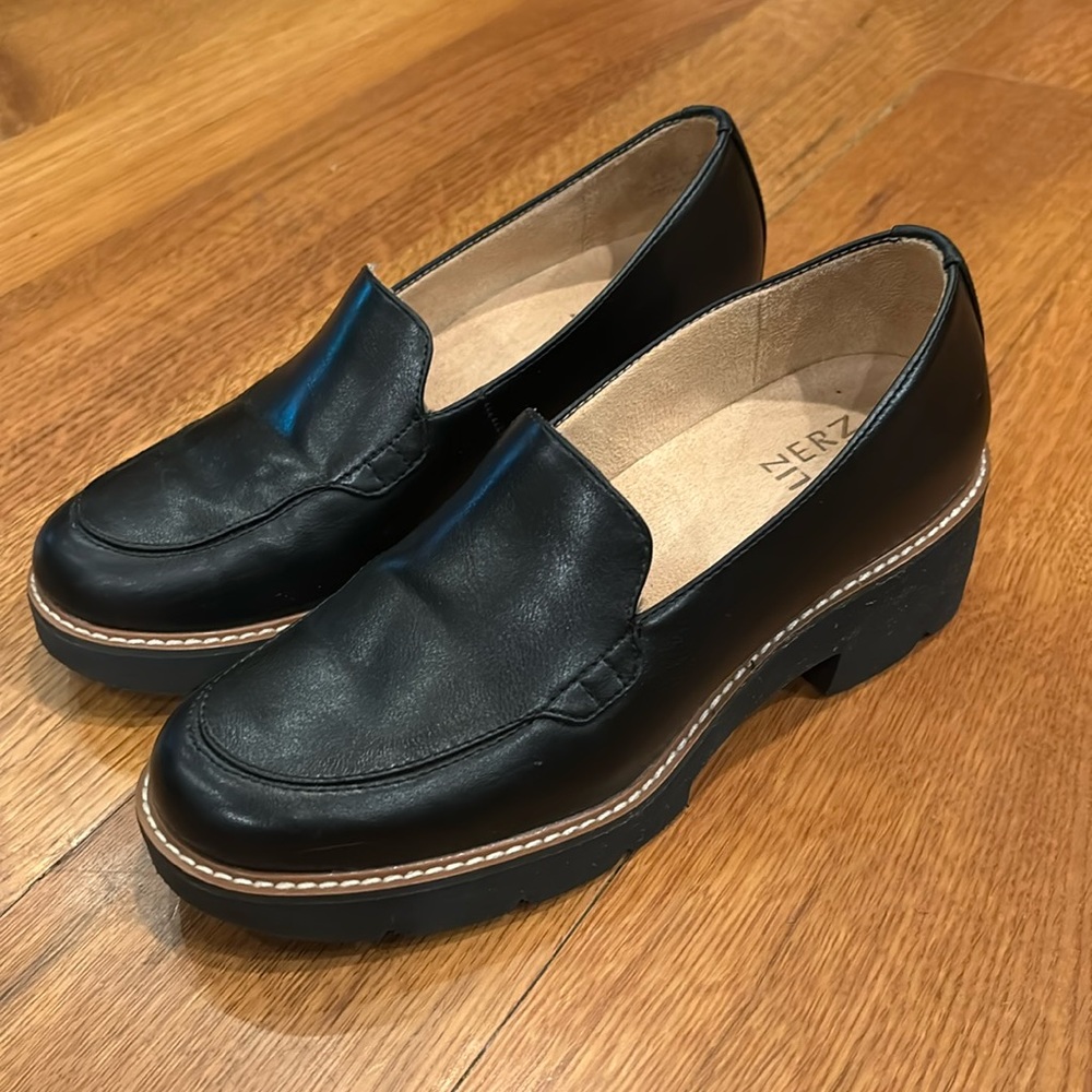 Woman’s Naturalizer lightweight loafer size 7 barely worn